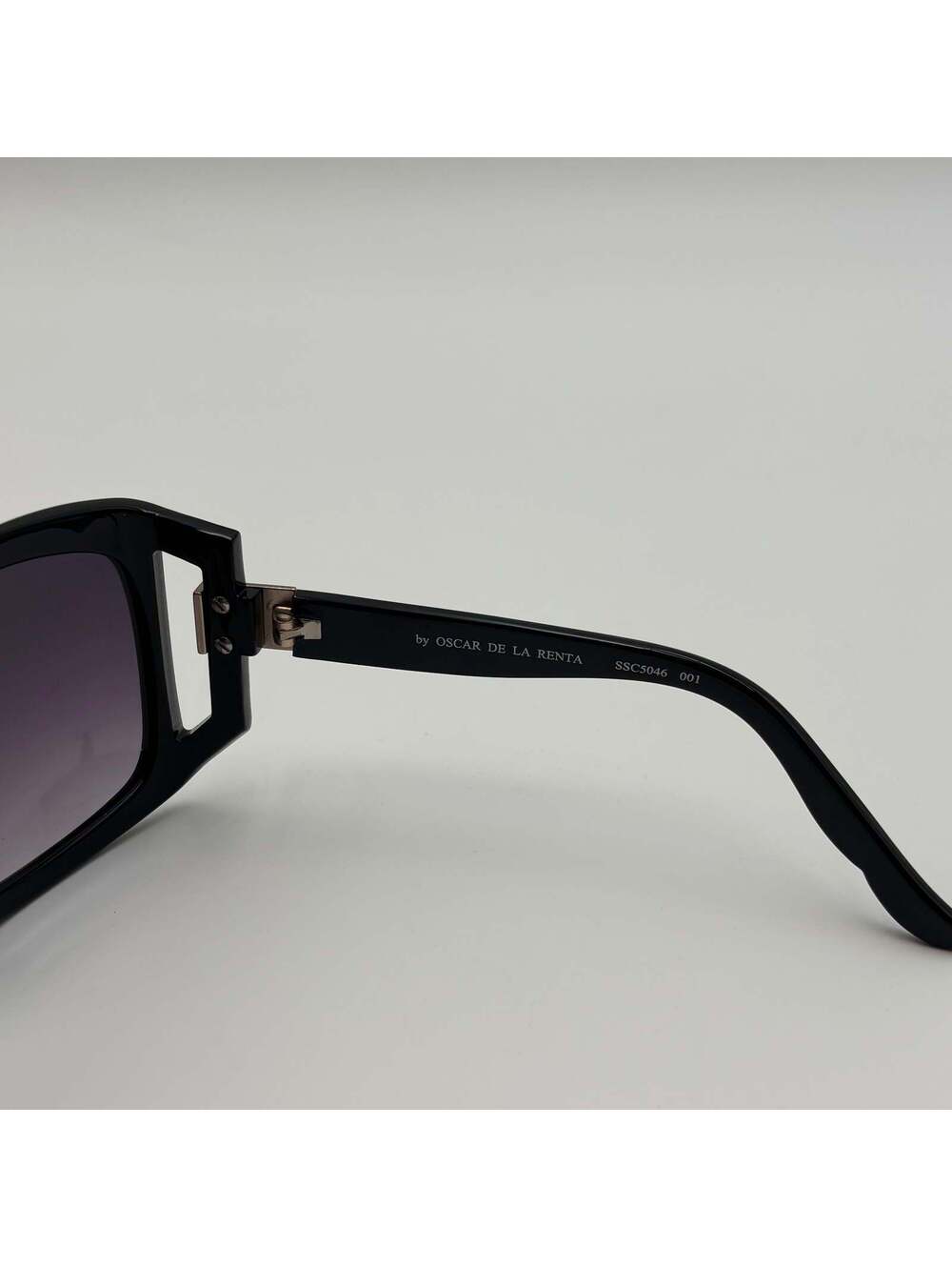 Oscar de la Renta Oversized Black Square Sunglasses SSC5046 - Picture 4 of 7